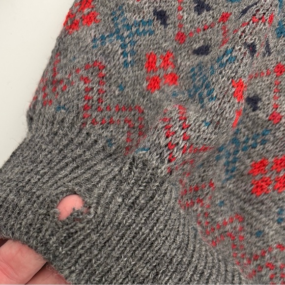 Pendleton Gray and Red Moose Pattern Crewneck Sweater - Picture 9 of 16